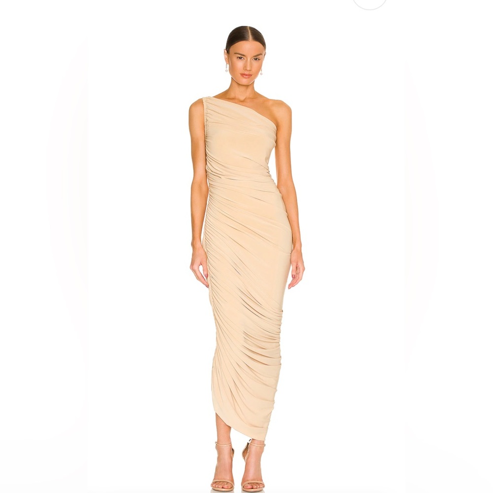 Norma Kamali Diana Dress in Blonde. #Bridesmaid #WeddingGuest #Champagne